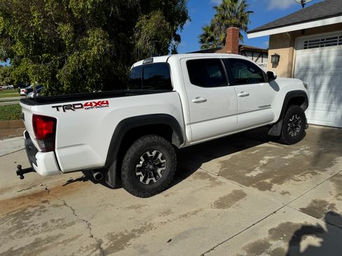 Used 2018 Toyota Tacoma TRD Off-Road image 6