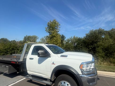 Used 2023 RAM 5500 Tradesman RWD image 2