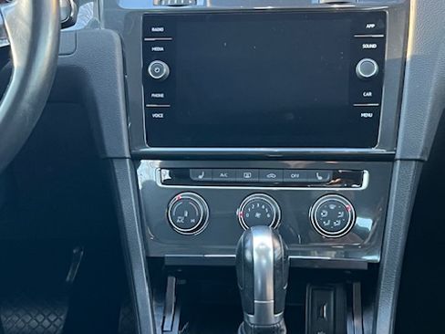 Used 2019 Volkswagen Golf SE w/ Driver Assistance Package image 12