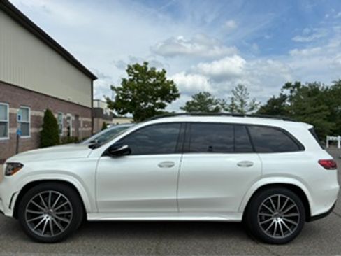 Used 2023 Mercedes-Benz GLS 450 4MATIC image 2