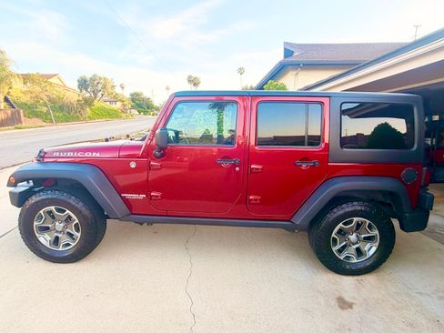 Used 2013 Jeep Wrangler Unlimited Rubicon w/ Connectivity Group AWD/4WD image 1