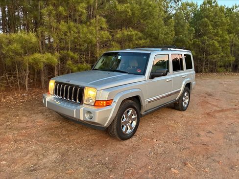 Used 2007 Jeep Commander Limited w/ Trailer Tow Group IV image 5