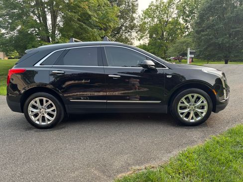 Used 2017 Cadillac XT5 Luxury w/ Driver Awareness Package image 5