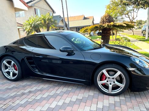 Used 2018 Porsche 718 Cayman S image 1