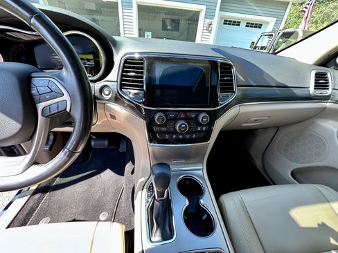 Used 2020 Jeep Grand Cherokee Limited AWD/4WD image 10