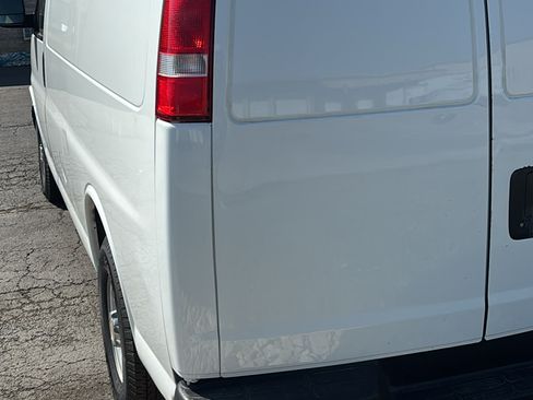 Used 2017 GMC Savana 2500 image 5