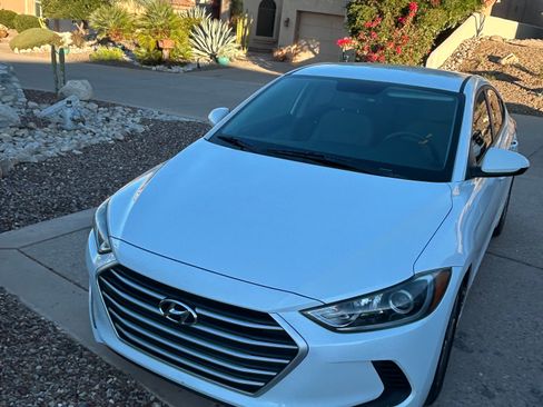 Used 2017 Hyundai Elantra SE image 1