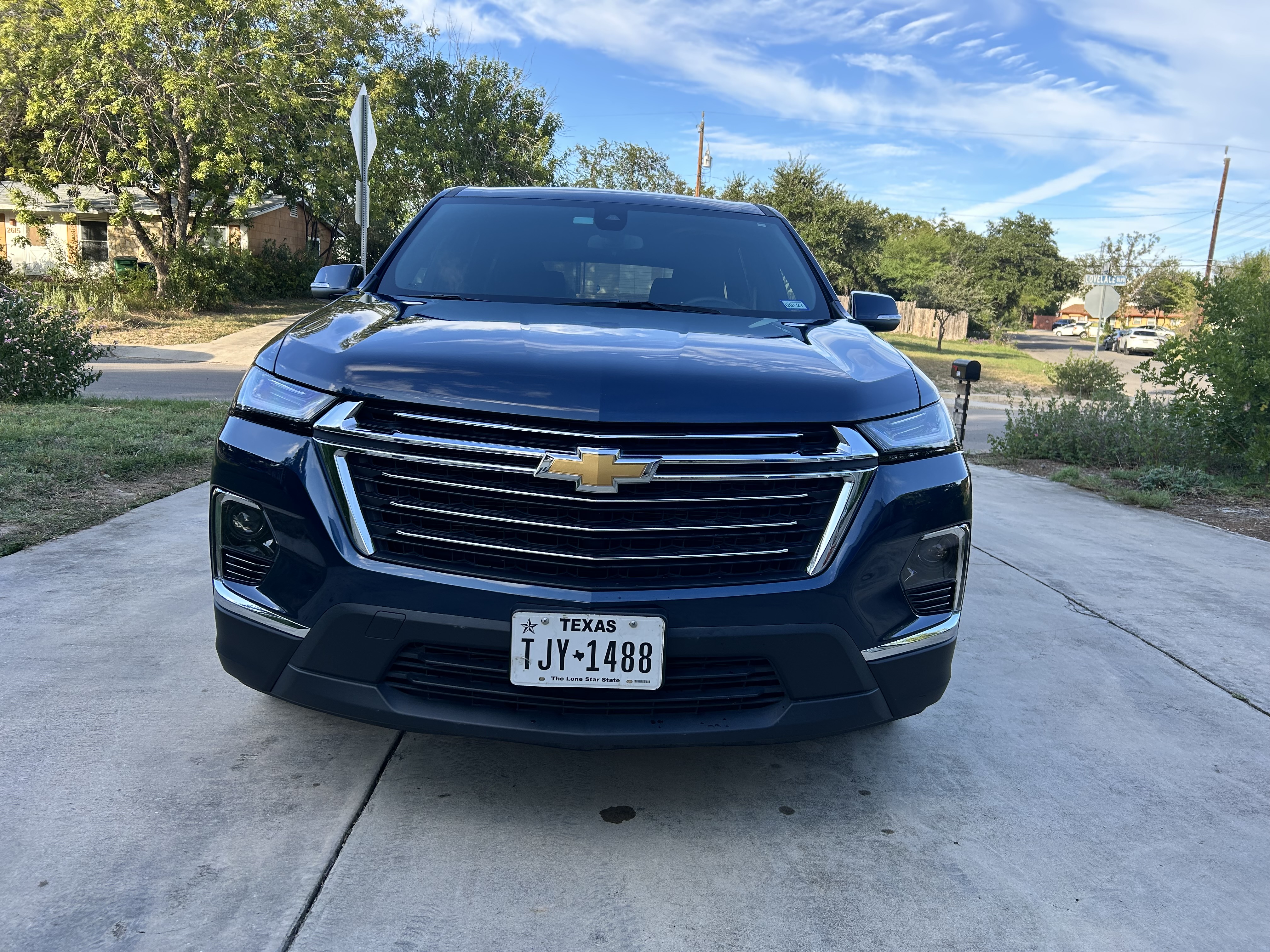 Used 2023 Chevrolet Traverse LT FWD image 1