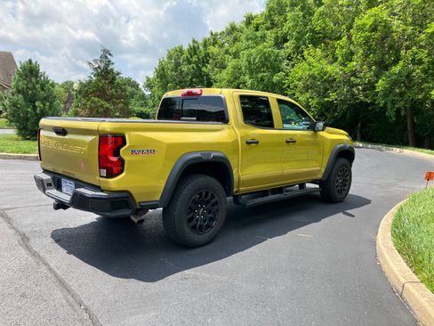 Used 2023 Chevrolet Colorado Trail Boss w/ Technology Package AWD/4WD image 8