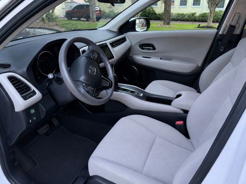 Used 2018 Honda HR-V EX image 9