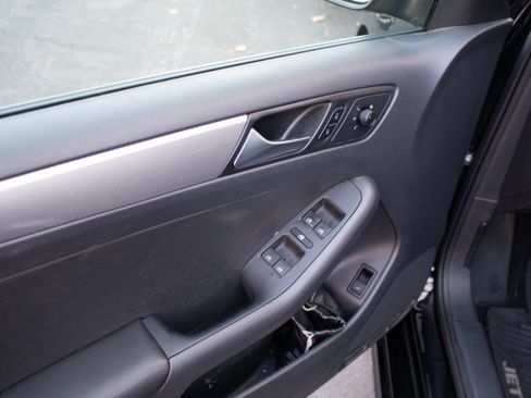 Used 2015 Volkswagen Jetta SE image 29