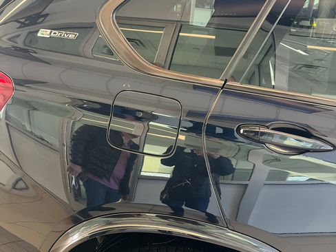 Used 2017 BMW X5 xDrive40e image 12