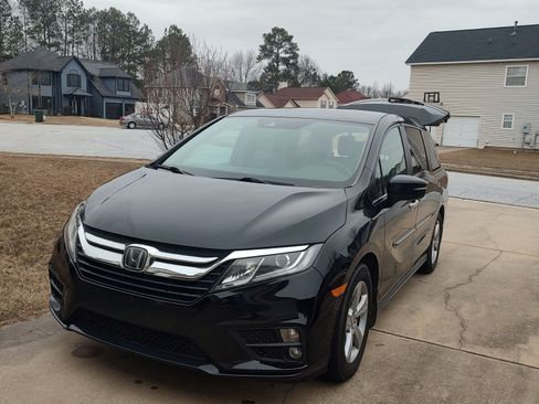 Used 2018 Honda Odyssey EX image 1