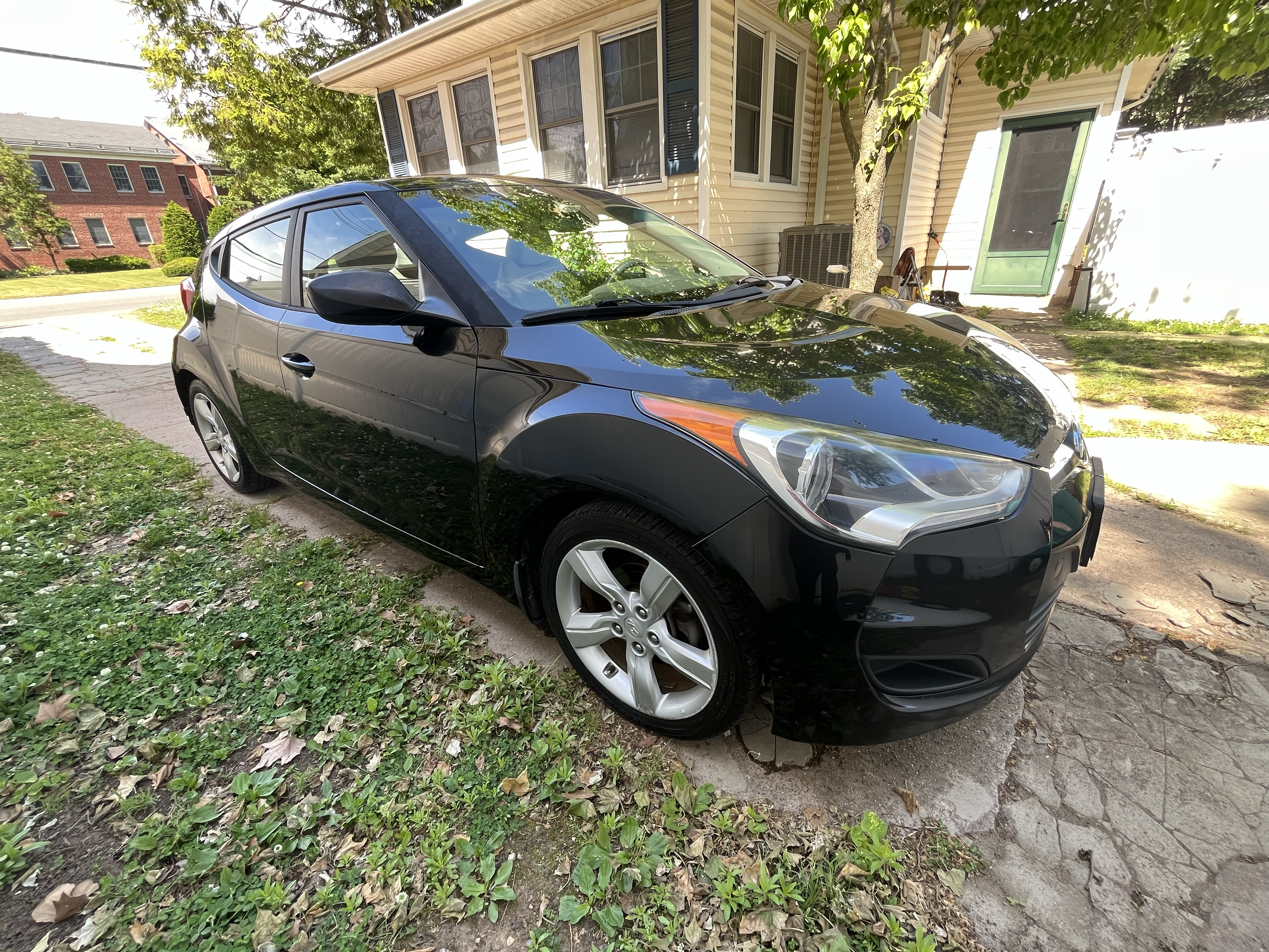 Used 2013 Hyundai Veloster FWD image 4