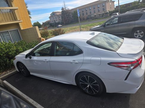 Used 2020 Toyota Camry SE image 11