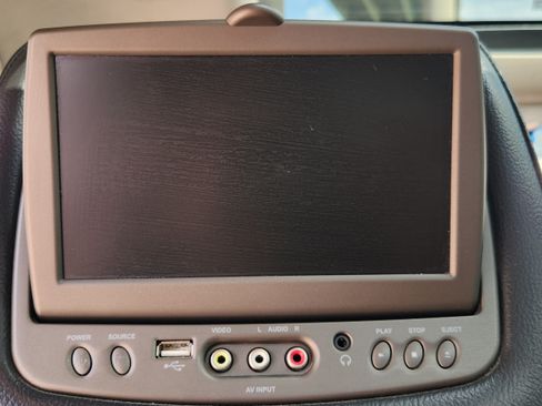 Used 2011 Lincoln MKT AWD w/ 101A Rapid Spec Order Code image 28