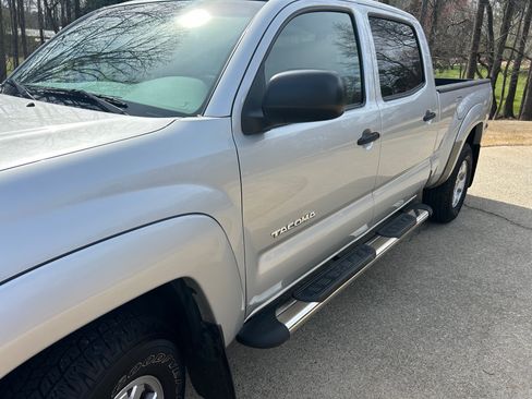 Used 2011 Toyota Tacoma PreRunner w/ SR5 Pkg #2 image 25