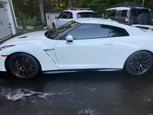 Used 2021 Nissan GT-R Premium AWD/4WD image 21