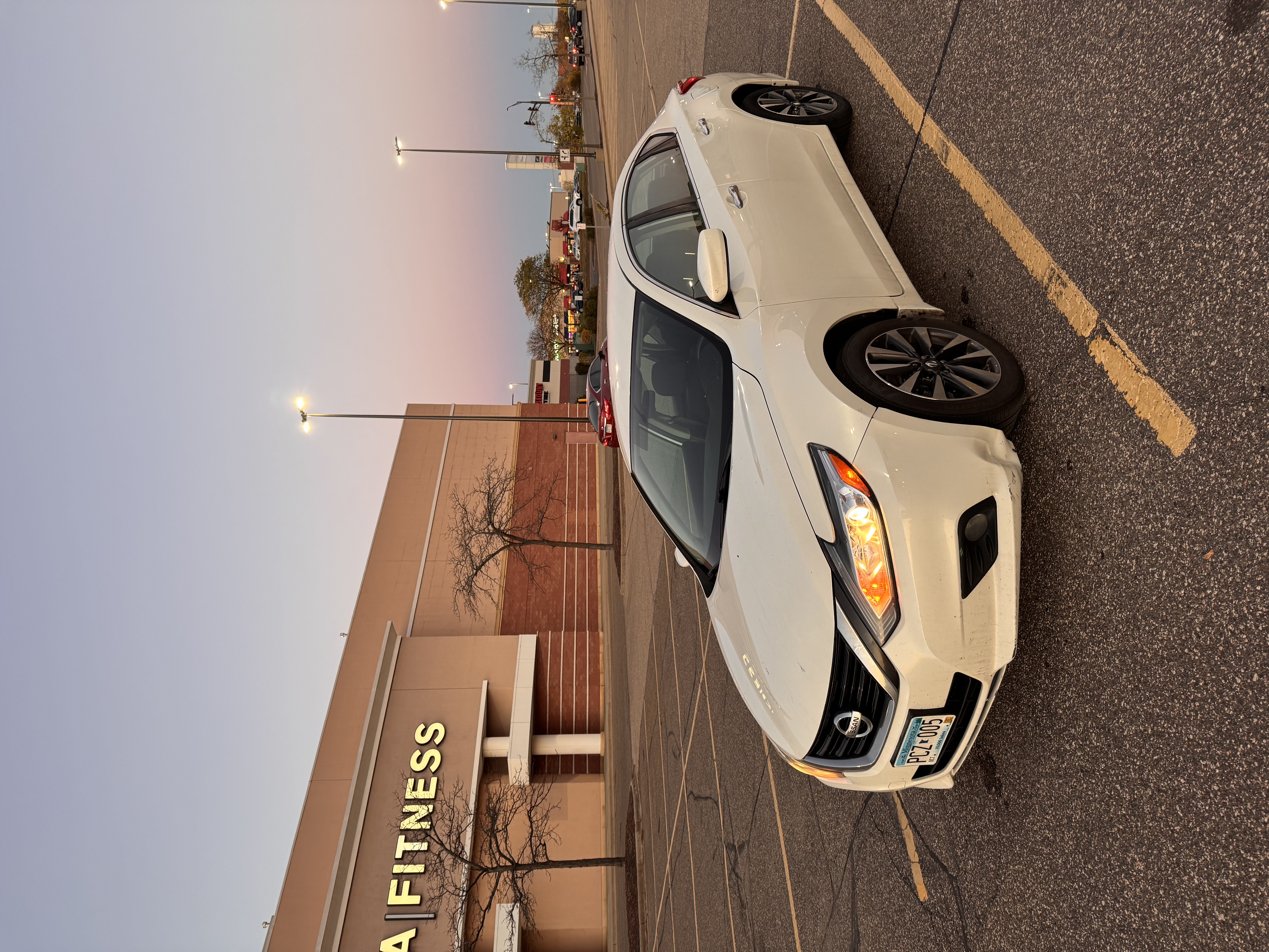 Used 2016 Nissan Altima 2.5 SV FWD image 4