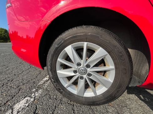Used 2017 Volkswagen Golf S FWD image 14