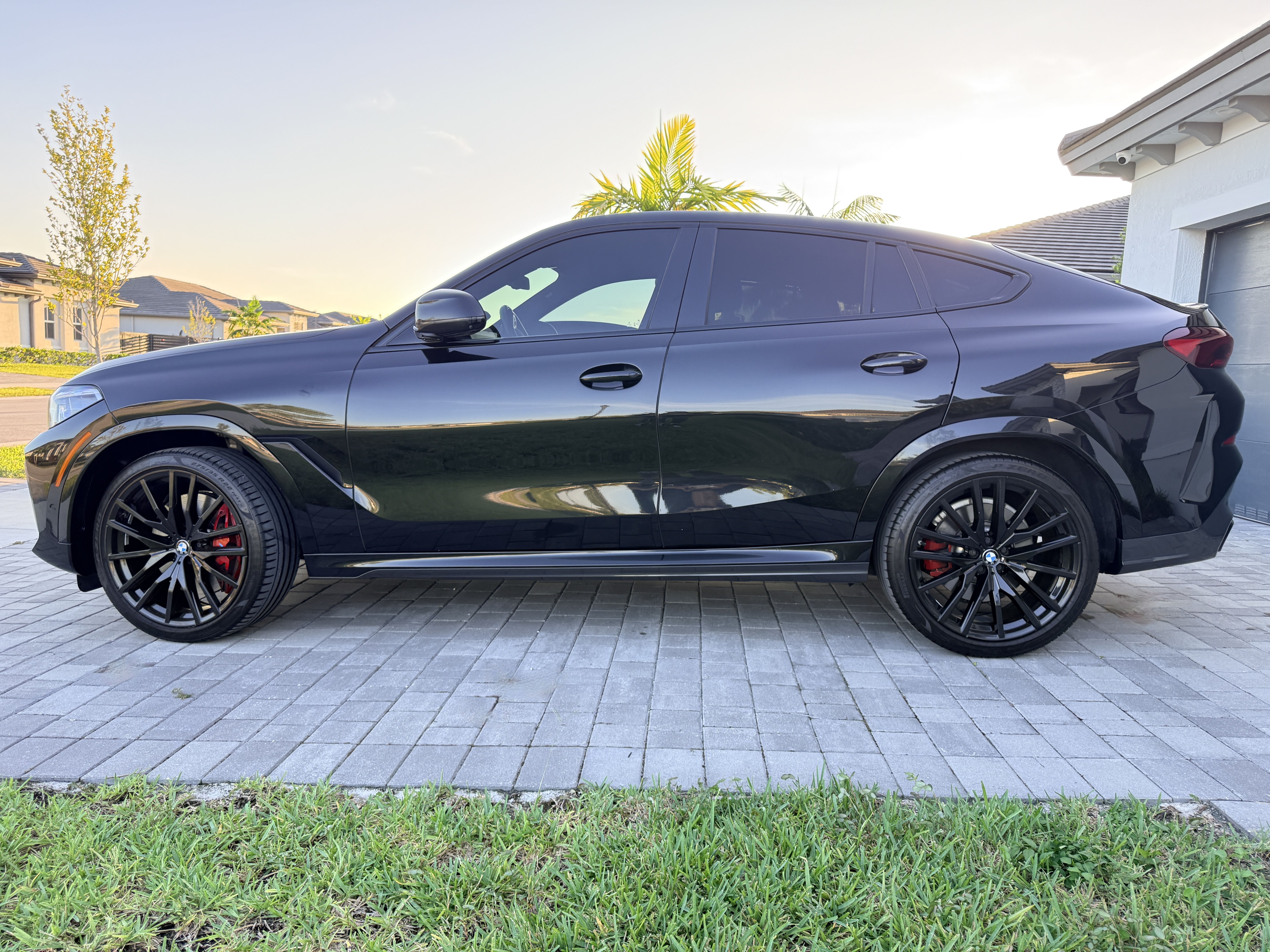Used 2022 BMW X6 M50i w/ Executive Package AWD/4WD image 2