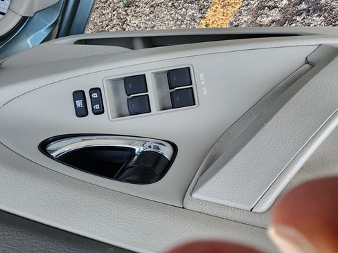 Used 2010 Toyota Camry LE image 22