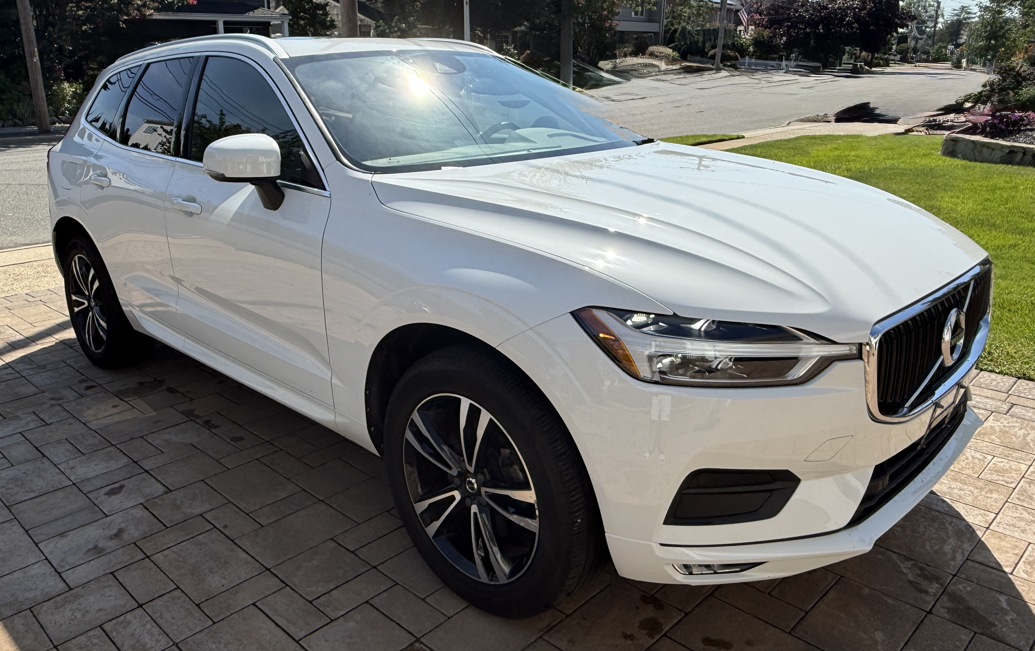 Used 2021 Volvo XC60 T5 Momentum w/ Protection Package AWD/4WD image 8