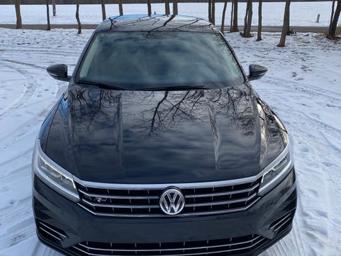 Used 2017 Volkswagen Passat 1.8T R-Line w/ R-Line Lighting Package image 12