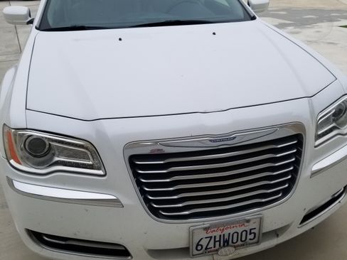 Used 2013 Chrysler 300 image 1