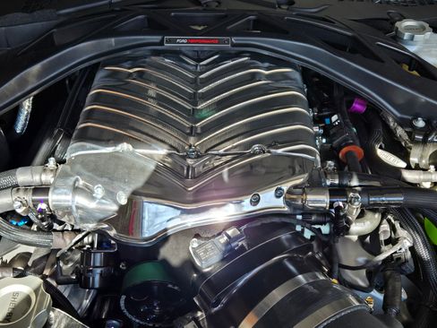 Used 2021 Ford Mustang Shelby GT500 w/ Carbon Fiber Track Pack image 29