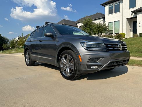 Used 2018 Volkswagen Tiguan SEL Premium image 8