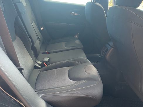 Used 2014 Jeep Cherokee Latitude w/ Cold Weather Group image 5