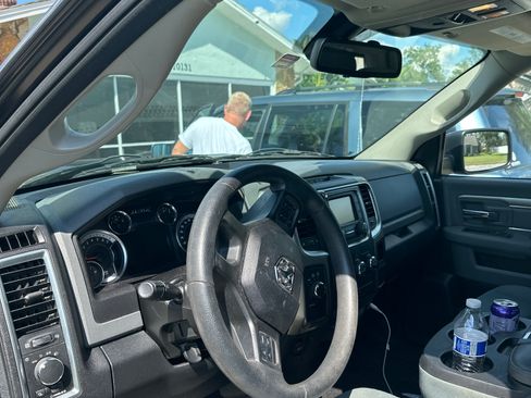 Used 2013 RAM 1500 Classic SLT w/ Premium Display Pkg image 8