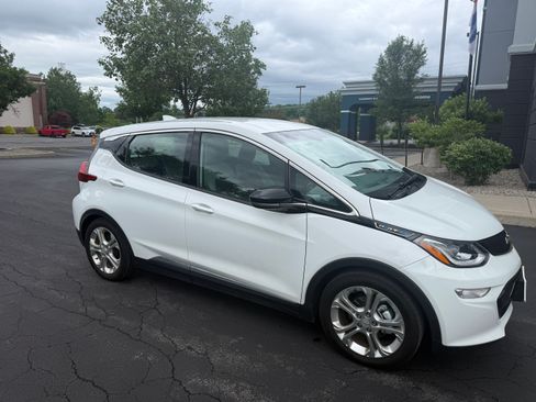 Used 2017 Chevrolet Bolt LT FWD image 4