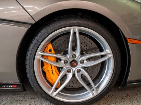 Used 2017 McLaren 570S Coupe image 5