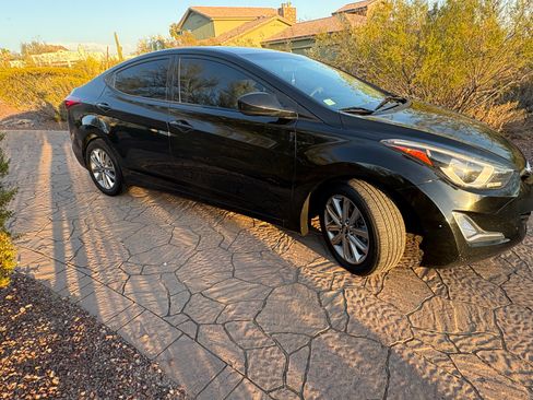 Used 2015 Hyundai Elantra SE w/ Option Group 02 FWD image 10