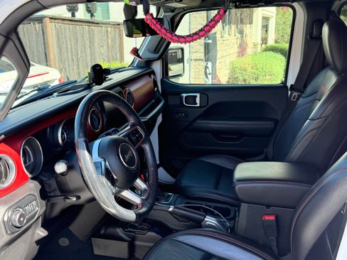 Used 2018 Jeep Wrangler Unlimited Rubicon AWD/4WD image 13