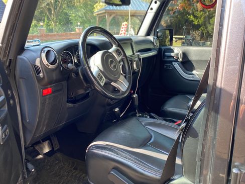 Used 2017 Jeep Wrangler Unlimited Rubicon image 10