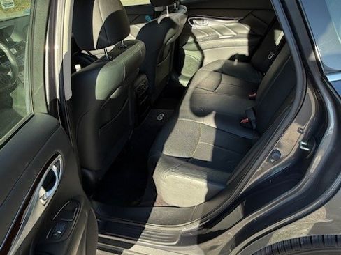 Used 2011 INFINITI M37 x w/ Premium Pkg image 9