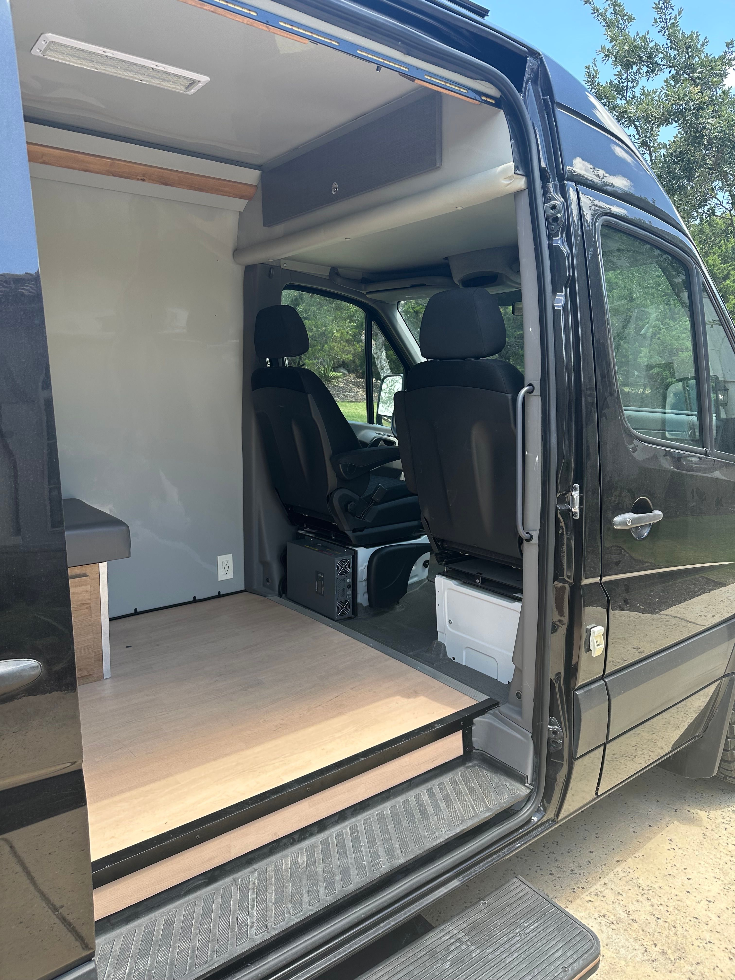 Used 2017 Mercedes-Benz Sprinter 2500 image 6