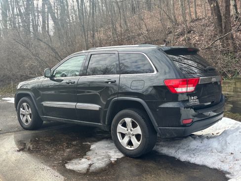 Used 2012 Jeep Grand Cherokee Laredo image 2