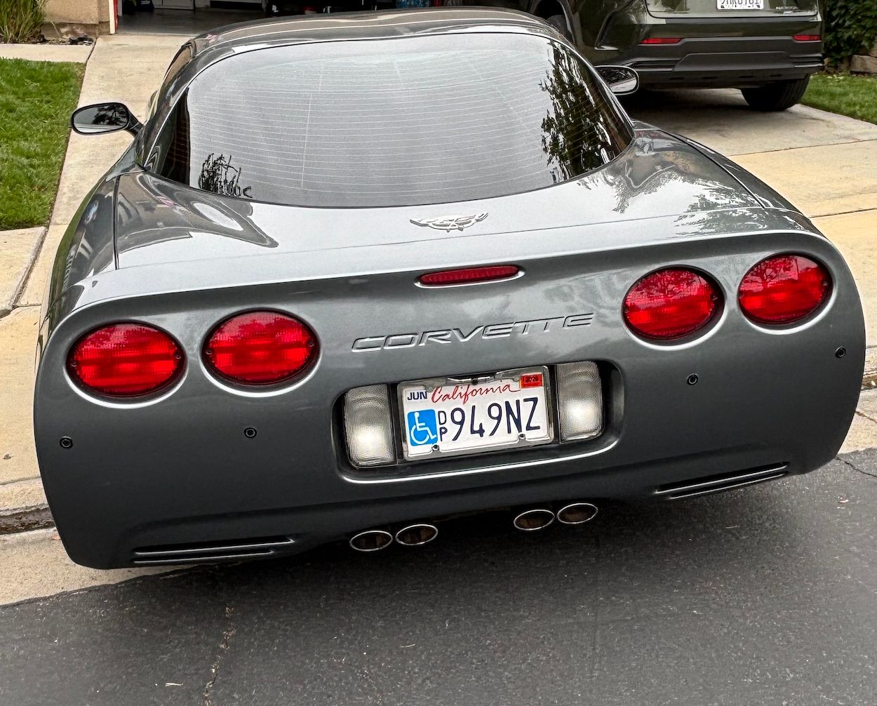 Used 2003 Chevrolet Corvette Coupe w/ Preferred Equipment Group RWD image 4