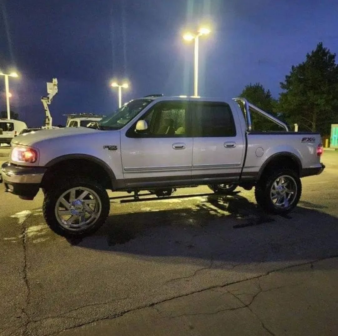 Used 2003 Ford F150 XLT AWD/4WD image 10