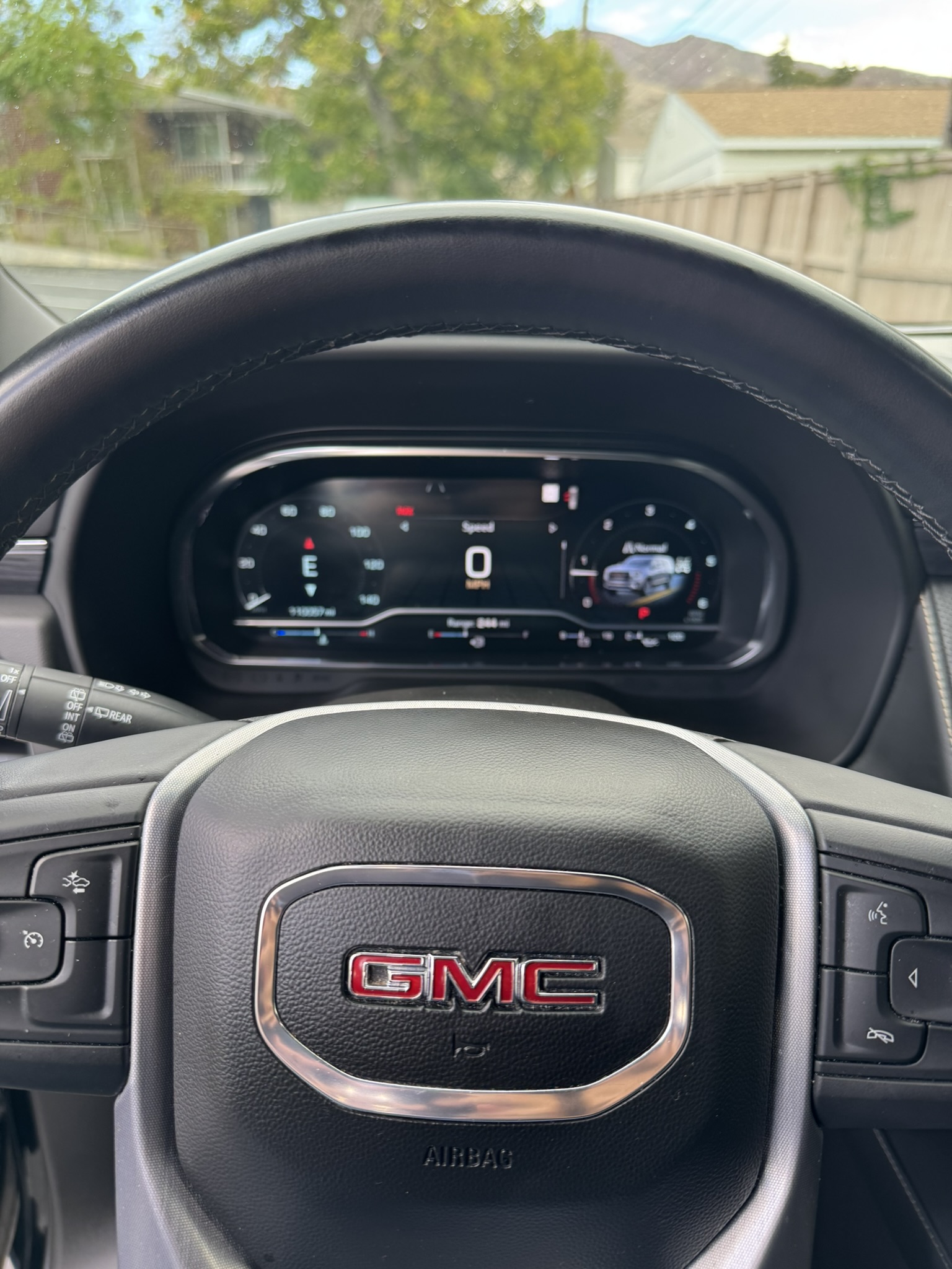 Used 2023 GMC Yukon XL SLT AWD/4WD image 5