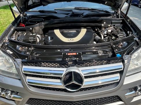 Used 2010 Mercedes-Benz GL 450 4MATIC image 11