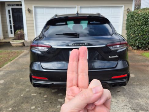 Used 2022 Maserati Levante Trofeo image 20