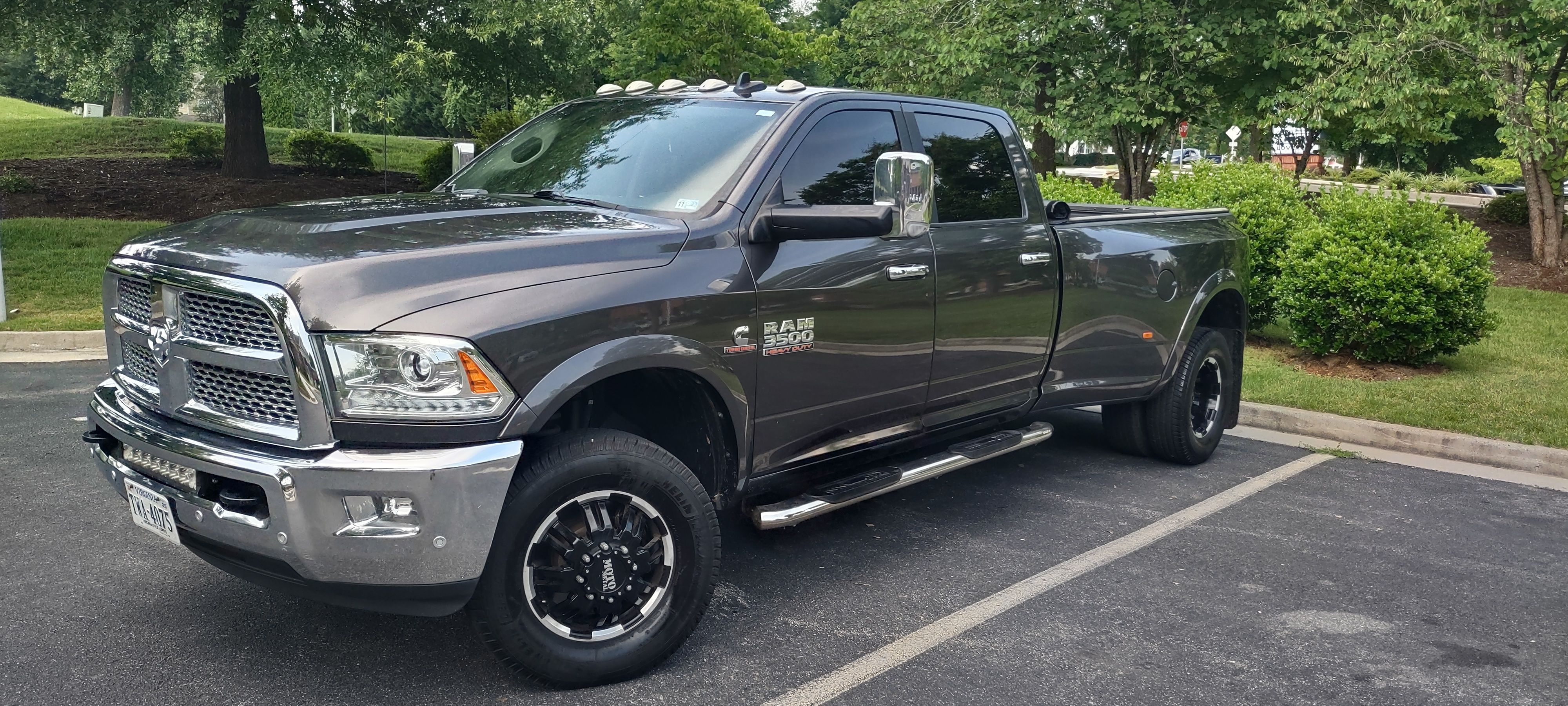 Used 2017 RAM 3500 Laramie AWD/4WD image 1