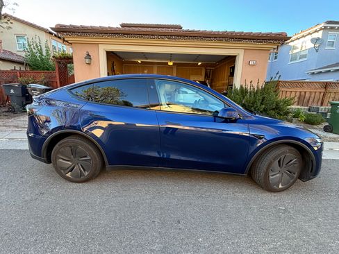 Used 2026 Tesla Model Y Long Range image 4