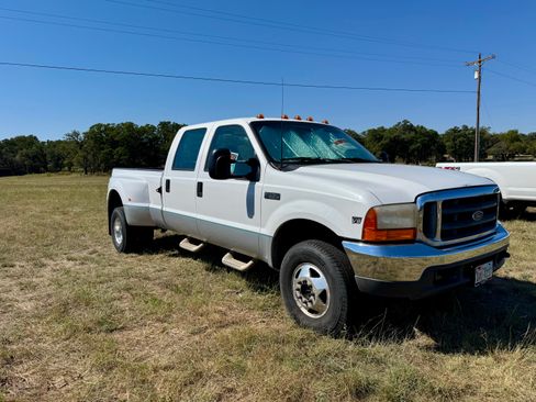 Used 1999 Ford F350 4x4 Crew Cab DRW Super Duty image 2
