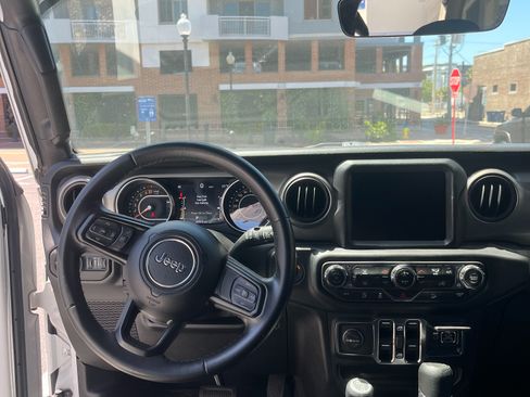 Used 2021 Jeep Wrangler Unlimited Sport AWD/4WD image 12